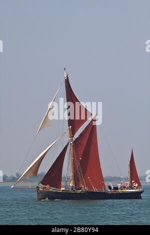 Der Thames Segelkahn Mirosa im vollen Segel Stockfoto