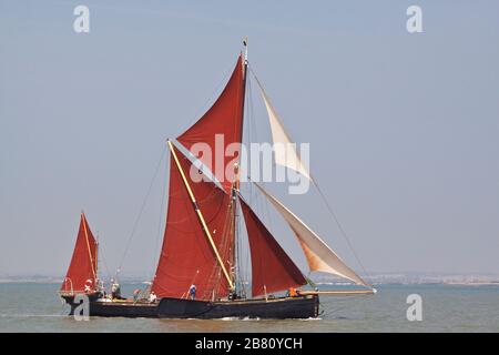 Der Thames Segelkahn Mirosa im vollen Segel Stockfoto