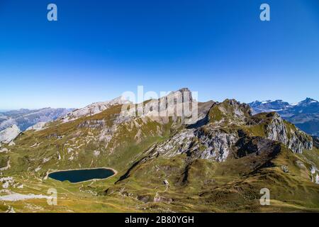 Wanderung auf dem Schächentaler Höhenweg im Kanton Uri beim Vierwaldstättersee in der Schweiz Stockfoto