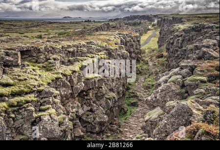 Thingvellir Nationalpark in Island, ist ein Ort von historischer, kultureller und geologischer Bedeutung, die Spalte entfalle die tektonischen Platten Stockfoto