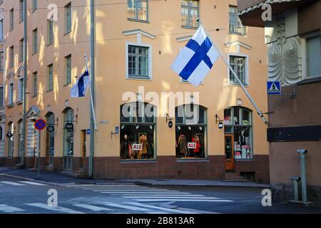 Helsinki, Finnland. März 2020. Flagge: Minna Canth Day. In Helsinki werden die Straßen geleert, nachdem Finnland die Notfallgesetzgebung im Rahmen der Pandemie von Coronavirus erklärt hat. Stockfoto