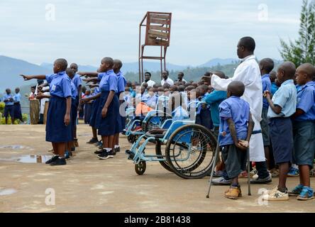 RUANDA, Musanze, Ruhengeri, Dorf Janja, Schule für behinderte Kinder / RUANDA, Schule mit Beherbergskäften und nicht besorgtem Kindern Stockfoto