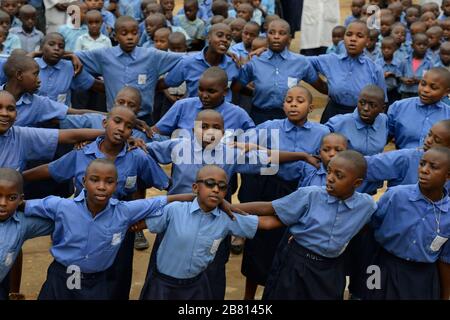 RUANDA, Musanze, Ruhengeri, Dorf Janja, integrierte Schule für behinderte und nicht behinderte Kinder / RUANDA, Schule mit Beherbergskleider und nicht behinderten Kindern Stockfoto