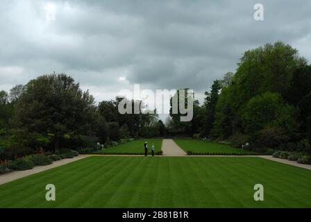 Dyrham Park. Gärten des Herrenhauses, eingebettet in einen alten Hirschpark. Dyrham, NR Bath, Gloucestershire. Spektakuläres Anwesen aus dem späten 17. Jahrhundert, Garten. Stockfoto