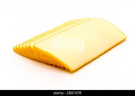 Käse Schichten isoliert auf weißem Hintergrund Stockfoto