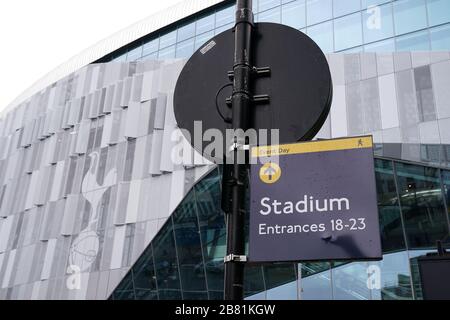 Allgemeiner Blick auf das Tottenham Hotspur Stadium, Heimstadion des Tottenham Hotspur FC. Der Profi-Fußball in England wird frühestens am 30. April aufgrund der Coronavirus-Pandemie wieder aufgenommen. Eine Erklärung der Premier League, der EFL und des Fußballverbands sowie das Profi-Spiel der Frauen, der Profi-Fußballervereinigung und der League Managers' Association bestätigten die Verlängerung der Sperre. Stockfoto