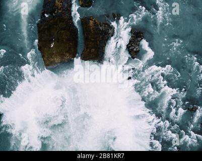 Vogelperspektive auf den berühmten Wasserfall Godafoss im Norden Islands bei Spring Stockfoto