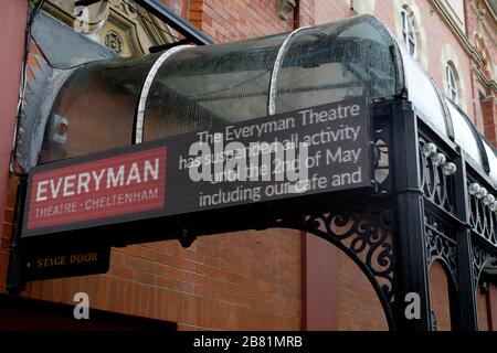 Cheltenham, Großbritannien. März 2020. UK Coronavirus, Covid-19, das Everyman Theatre in Cheltenham, England, das aufgrund von sozialer Distanzierung und Selbstisolation, die von der britischen Regierung während der Coronavirus Pandemie gefordert wurde, geschlossen wurde. Kredit: Andrew Higgins/Thousand Word Media Ltd/Alamy Live News Stockfoto