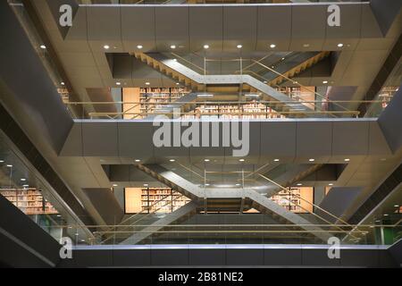 Design und Dekoration im modernen Treppenhaus Stockfoto