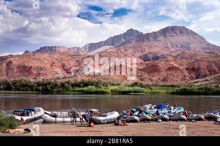 Rafting-Expedition, die bereit ist, von Lees Ferry Landing, Arizona, abzufahren. Stockfoto