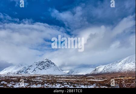 Stob Dearg (Buachaille Etive Mòr - "der große Herdsmann von Etive") und Glen Coe, Argyll & Bute, Schottland Stockfoto