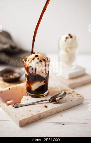 Eiskaffee mit Vanilleeis, in Italien Affogato genannt. Stockfoto