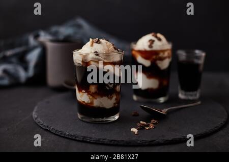 Eiskaffee mit Vanilleeis, in Italien Affogato genannt. Stockfoto
