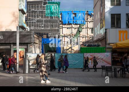 Blick vom Wallraf Platz auf die Baustelle des Dom-Hotels, Köln, Deutschland. Blick vom Wallrafplatz zur Baustelle des Dom-Hotels, Köln, Deutsch Stockfoto