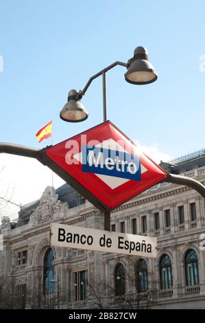 Detail des Eingangs Metro Banco de España. Madrid, Spanien. Stockfoto