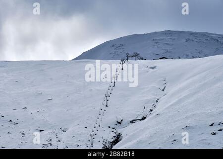 Ski-Sessellift auf Meall A' Bhuiridh, im Glencoe Mountain Resort Stockfoto