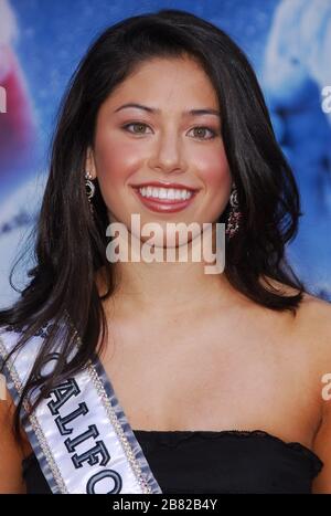 Miss California Teen USA, Kylee Lin bei der Weltpremiere von "The Santa Clause 3: The Escape Clause" im El Capitan Theatre in Hollywood, Kalifornien. Die Veranstaltung fand am Sonntag, 29. Oktober 2006 statt. Foto von: SBM / PictureLux - Aktenzeichen # 33984-8919SBMPLX Stockfoto