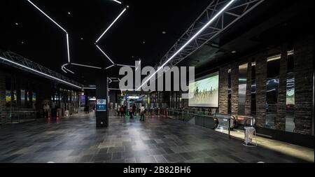 Brüsseler Altstadt, Belgien - 02 03 2020: Das renovierte Innere der de Beurs - La Bourse U-Bahn Stockfoto