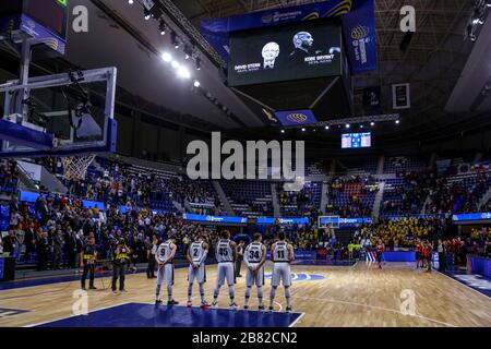 San Cristobal Della Laguna, Spanien. März 2020. Segafredo Virtus Bologna und San Lorenzo de Almagro zu Beginn des Spiels FIBA Intercontinental Cup Teneras 2020 - erstes Halbfinalspiel zwischen Segafredo Virtus Bologna und San Lorenzo de Almagro am Pabellón Santiago Martín, San Cristobal de La Laguna - Tenera. (Endstand: Segafredo Virtus Bologna - San Lorenzo de Almagro 75-57) (Foto von Davide Di Lalla/Pacific Press) Credit: Pacific Press Agency/Alamy Live News Stockfoto