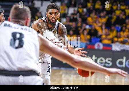 San Cristobal Della Laguna, Spanien. März 2020. Devyn Marble, #2 von Segafredo Virtus Bologna im Einsatz während des FIBA Intercontinental Cup Teneras 2020 - erstes Halbfinalspiel zwischen Segafredo Virtus Bologna und San Lorenzo de Almagro am Pabellón Santiago Martín, San Cristobal de La Laguna - Tenera. (Endstand: Segafredo Virtus Bologna - San Lorenzo de Almagro 75-57) (Foto von Davide Di Lalla/Pacific Press) Credit: Pacific Press Agency/Alamy Live News Stockfoto