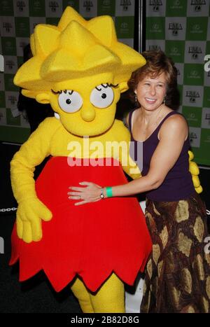 Lisa Simpson und Yeardley Smith bei den 16. Jährlichen Environmental Media Awards im Wilshire Ebell Theatre in Los Angeles, Kalifornien. Die Veranstaltung fand am Mittwoch, den 8. November 2006 statt. Foto von: SBM / PictureLux - Aktenzeichen # 33984-9209SBMPLX Stockfoto