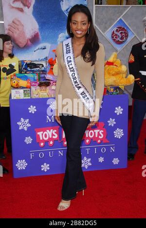 Miss California USA, Meagan Tandy bei der Weltpremiere von "The Santa Clause 3: The Escape Clause" im El Capitan Theatre in Hollywood, Kalifornien. Die Veranstaltung fand am Sonntag, 29. Oktober 2006 statt. Foto von: SBM / PictureLux - Aktenzeichen # 33984-9263SBMPLX Stockfoto