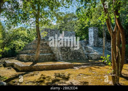 Tempel II, Maya-Ruinen auf der archäologischen Stätte El Tabasqueno, in der Nähe von Hopelchen, Yucatan-Halbinsel, Campeche Staat, Mexiko Stockfoto