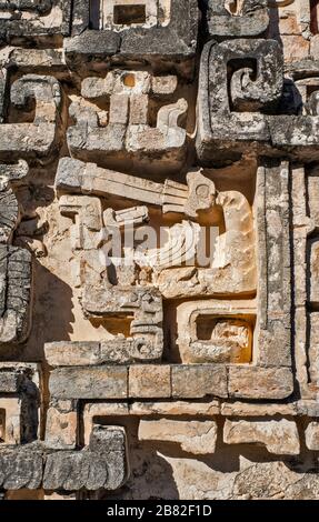 Details zu Steinmetzarbeiten im Palacio Principal, Maya Ruins in Hochob, in der Nähe von Chenoh, Yucatan Peninsula, Campeche State, Mexiko Stockfoto