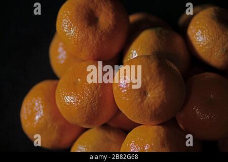 Kontraststarke Orangen Stockfoto