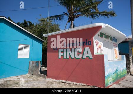 Metzgerei La Carniceria Finca in der Stadt Bayahibe, Dominikanische Republik Stockfoto