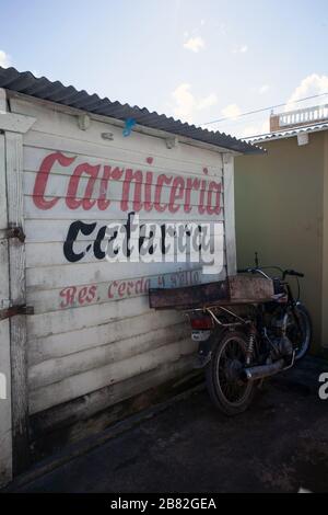 Kleine Metzgerei in der Stadt Bayahibe, Dominikanische Republik Stockfoto