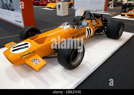 Vorderansicht eines McLaren M14D, Formel-1-Autos, Teil einer besonderen Hommage an Bruce McLaren, auf der London Classic Car Show 2020 Stockfoto