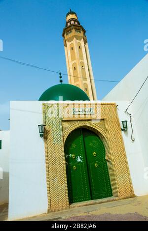 Madrasa in einer Medina. Stockfoto