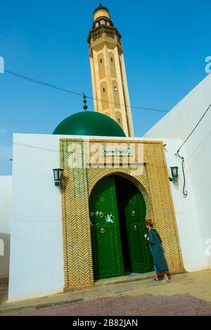 Madrasa in einer Medina. Stockfoto