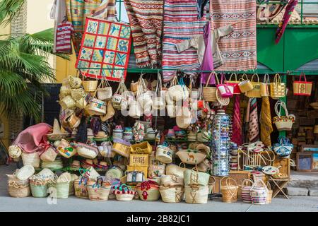 Warenkorb auf einem Markt. Stockfoto