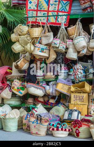 Warenkorb auf einem Markt. Stockfoto