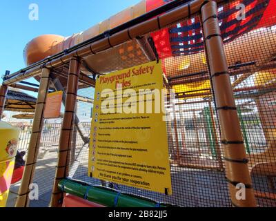 Detailansicht des Spielraums für Kinder im Freien im McDonald's Restaurant in Dublin, Kalifornien, 23. Februar 2020. () Stockfoto