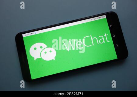 Das WeChat Logo wird auf dem Smartphone angezeigt Stockfoto