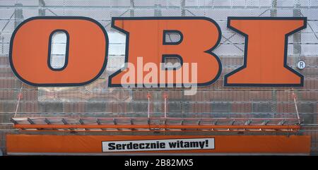Tschenstochowa, Polen - 17. März 2020: OBI- Baumarkt, Werbeschild im Freien Stockfoto