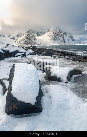 Schöne Landschaft Skagsanden Strand auf Lofoten Insel, Norwegen. Stockfoto