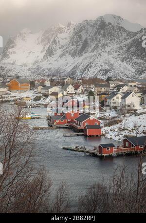 Reine ist das schönste Fischerdorf in Lofoten, Norwegen Stockfoto