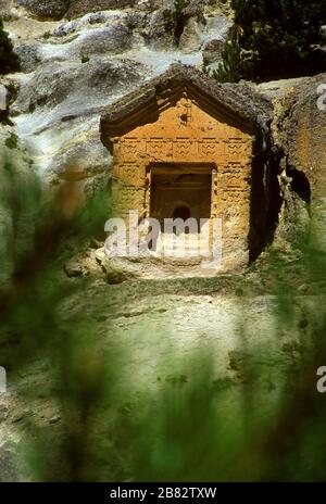 Historisches altes Felsgrabes . Phrygia-Tal inmitten von Kütahya, Eskisehir, Afyon in der Türkei. Stockfoto