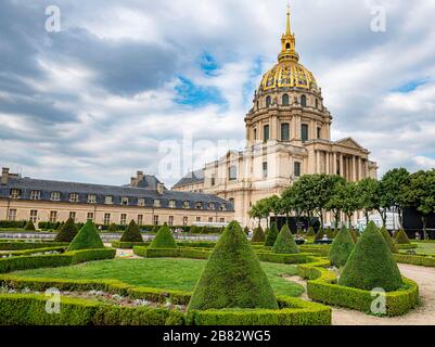 Park vor der Invalidenkathedrale, Grab von Napoleon I., Hotel des Invalides, Paris, Ile-de-France, Frankreich Stockfoto