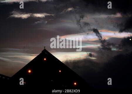 Polare Stratosphärenwolke über Húsavík 2 Stockfoto