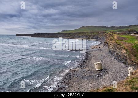 Kimmeridge Bay und Befestigungsanlagen aus dem zweiten Weltkrieg. Dorset, England. Stockfoto