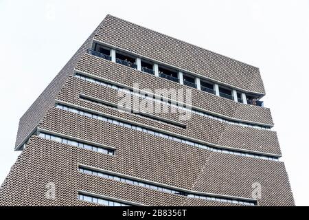 Das Blavatnik Building der Tate modern Art Gallery und die High Viewing Gallery, aus der ein kleiner Junge geworfen wurde, Bankside, London, Großbritannien Stockfoto