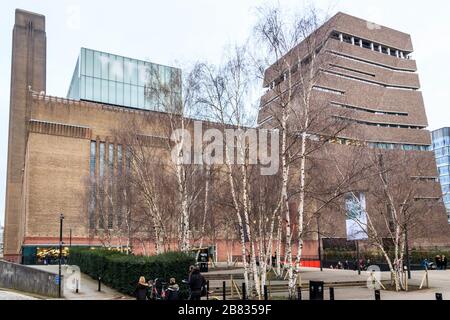 Das Blavatnik Building der Tate modern Art Gallery und die High Viewing Gallery, aus der ein kleiner Junge geworfen wurde, Bankside, London, Großbritannien Stockfoto