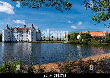 Schloss Glückburg, Glücksburg, Renaissancebau aus dem 16. Jahrhundert, Sitz des ehemaligen Dukedom Glücksburg-Sonderburg, Schleswig-Holstein, Deutschland, Stockfoto