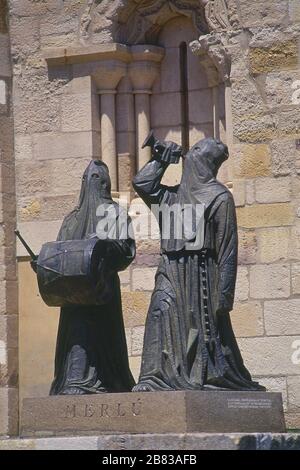 MONUMENTO AL MERLU O A LA COFRADIA DE JESUS DE NAZARERO -1996 - BRONCE PATINADO. Autor: ANTONIO PEDRERO. Lage: AUSSENANSICHT. SPANIEN. Stockfoto