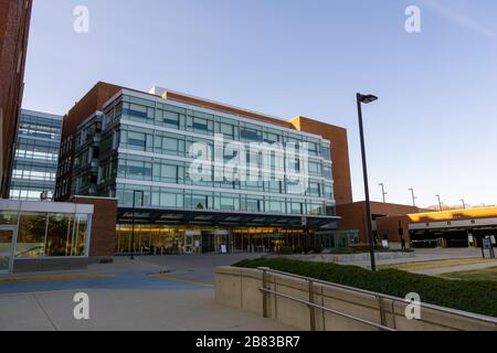 Cambridge MA USA - 16.3.2020 - Mount Auburn Hospital, ein Krankenhaus in Cambridge, Massachusetts, das der Harvard Medical School angeschlossen ist. Stockfoto